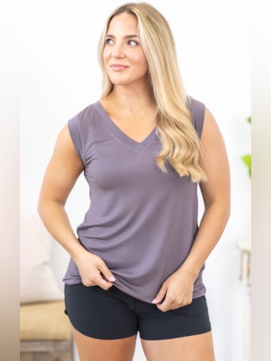 Mono B Tops - Mono B, NWT, Gray, Oversized,V-Neck, Tunic Knit Top, Size Medium